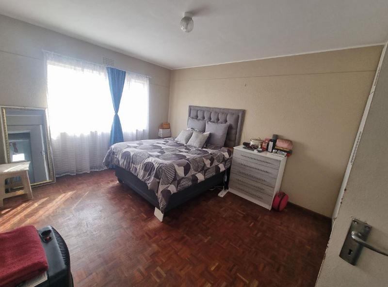 2 Bedroom Property for Sale in Goodwood Central Western Cape